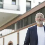 KMU Lotse vor Gebaeude02